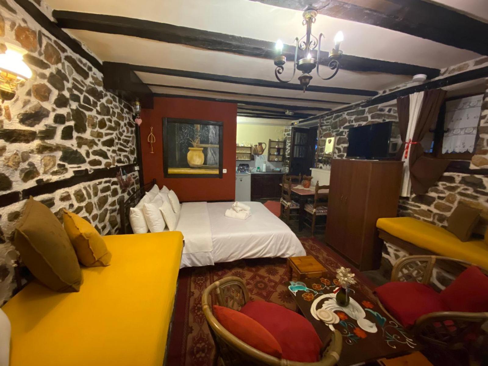 Traditional Guesthouse Erato Palaios Panteleimonas Exterior photo